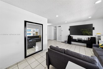 900 SW 84th Ave in Miami, FL - Building Photo - Building Photo