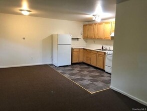 49 Congers Rd in New City, NY - Building Photo - Building Photo