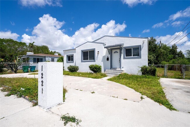 1221 NW 75th St in Miami, FL - Building Photo - Building Photo