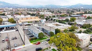 421 E Acacia Ave in Glendale, CA - Building Photo - Building Photo