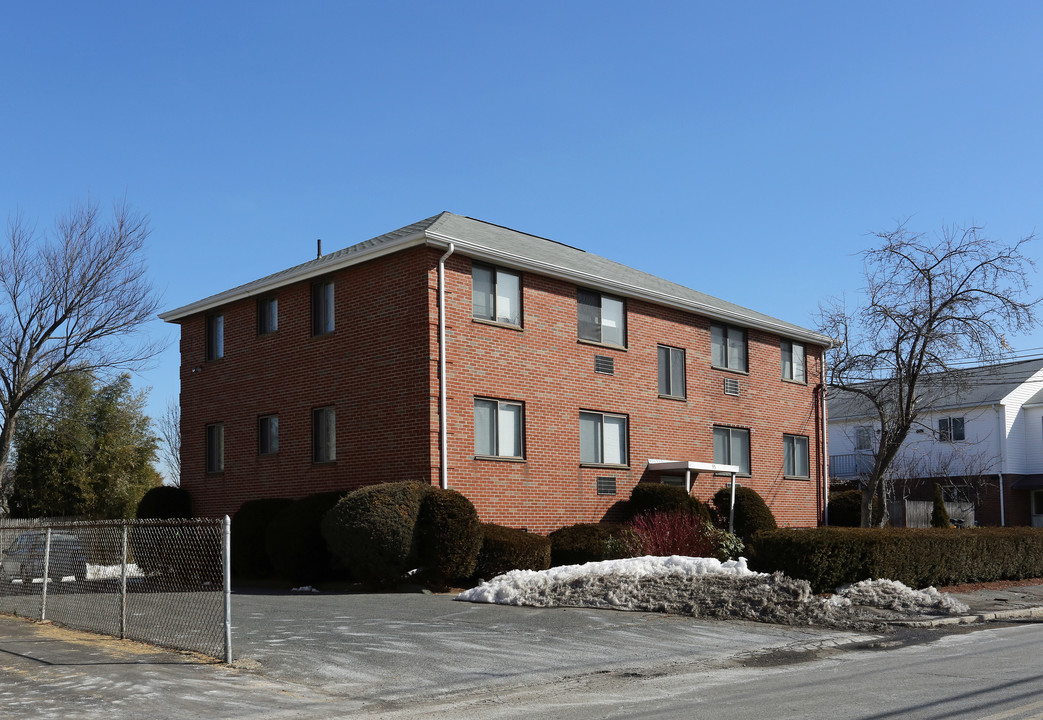 95 Waltham St in Watertown, MA - Building Photo