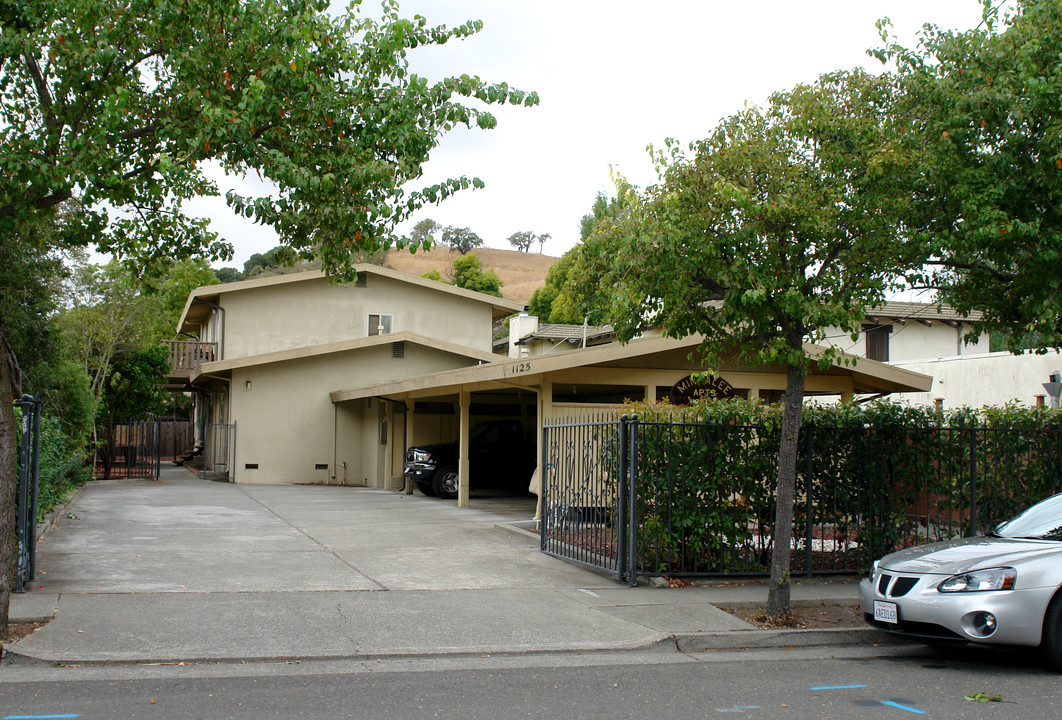 Minnalee Apartments in Novato, CA - Building Photo