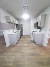 6909 Hyland Cir, Unit A in Austin, TX - Building Photo - Building Photo