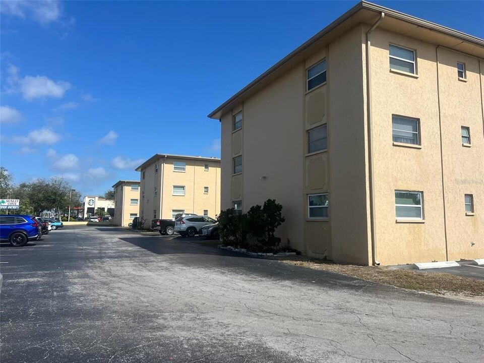 8701 4th St N in St. Petersburg, FL - Building Photo