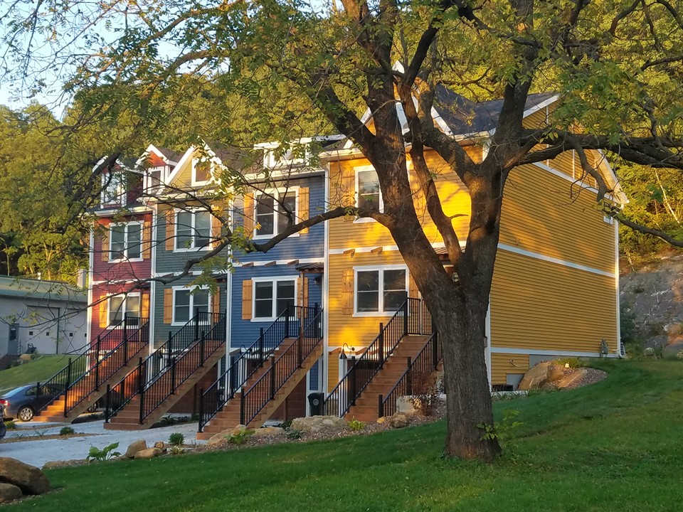 1404 Sunset Ct in La crosse, WI - Foto de edificio