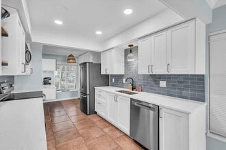7300 Sunshine Skyway Ln S in St. Petersburg, FL - Building Photo - Building Photo