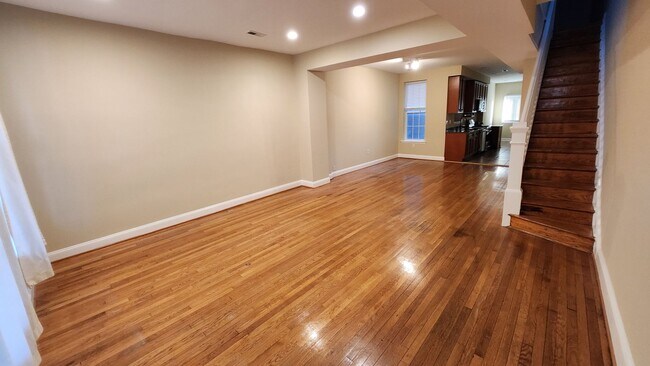 1153 Neal St NE-Unit -Unit 1 in Washington, DC - Foto de edificio - Building Photo