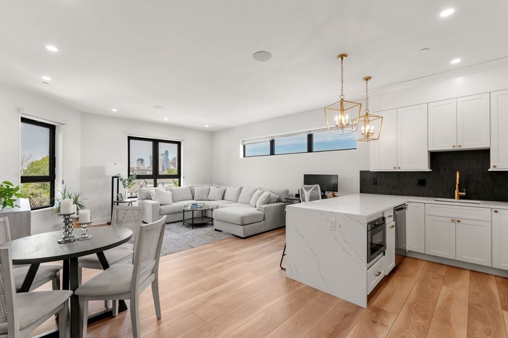 388 Athens St in Boston, MA - Building Photo