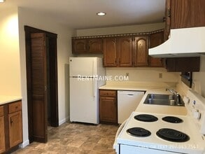 33 Burleigh Rd in Bangor, ME - Building Photo - Building Photo