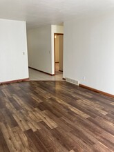 Immaculate Updated 2 Bedroom with 1 Bath in Rockford, IL - Foto de edificio - Building Photo