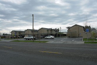 Midway Apartments in Madera, CA - Building Photo - Building Photo