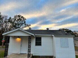 1312 Faith St in Malvern, AR - Building Photo