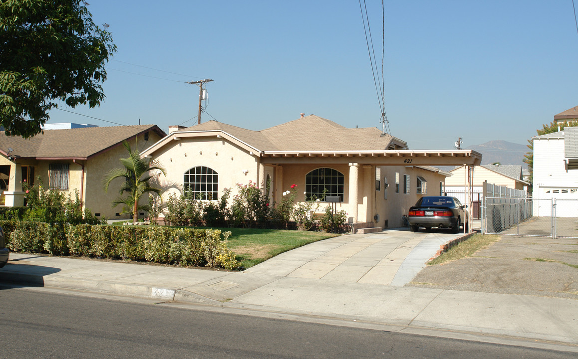 421 E Windsor Rd in Glendale, CA - Building Photo