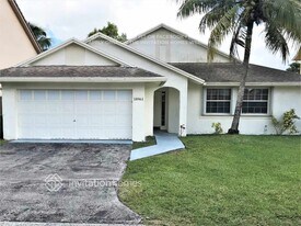 18961 NW 77th Ct in Hialeah, FL - Building Photo