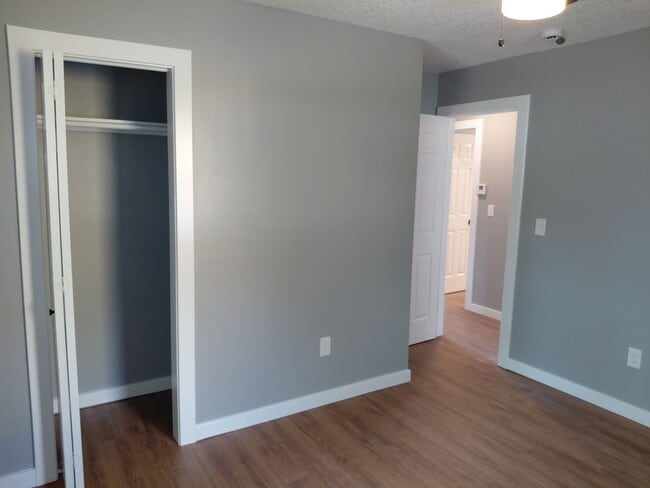 411 SE Pinecrest Dr in Topeka, KS - Building Photo - Building Photo
