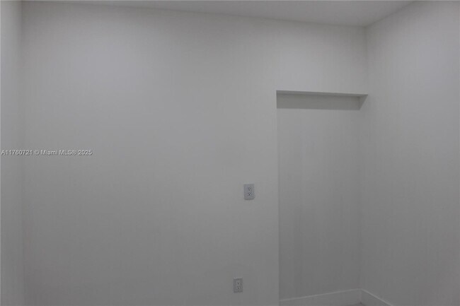 540 E 37th St in Hialeah, FL - Building Photo - Building Photo