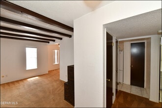 6201 Escondido Dr in El Paso, TX - Foto de edificio - Building Photo