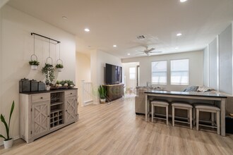 2321 Verano Wy. in Vista, CA - Foto de edificio - Building Photo