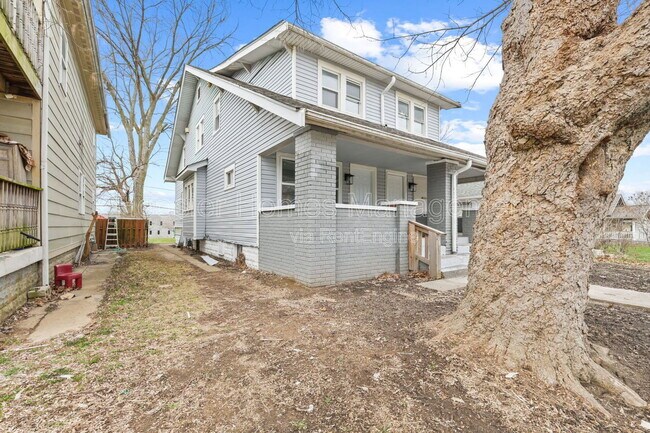 822 N Bradley Ave in Indianapolis, IN - Foto de edificio - Building Photo