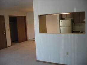 Burgundy Chateau Senior Apartments in Green Bay, WI - Building Photo - Building Photo