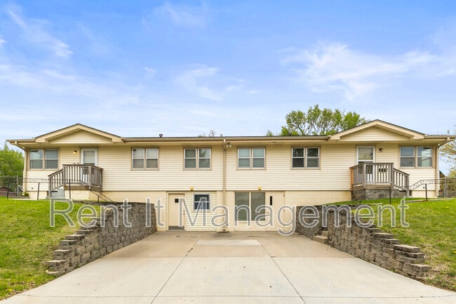 3701 Saratoga St in Omaha, NE - Building Photo - Building Photo