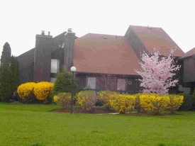 999 Westgate Dr in Edison, NJ - Building Photo