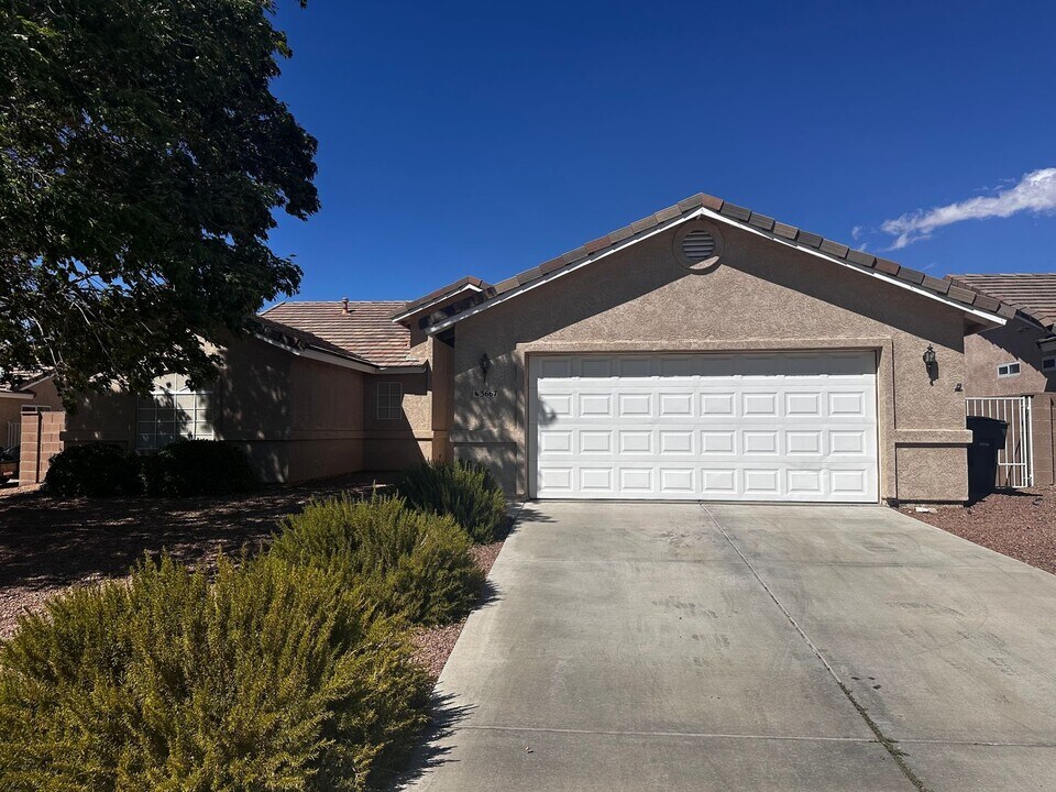 3667 Heather Ave in Kingman, AZ - Building Photo