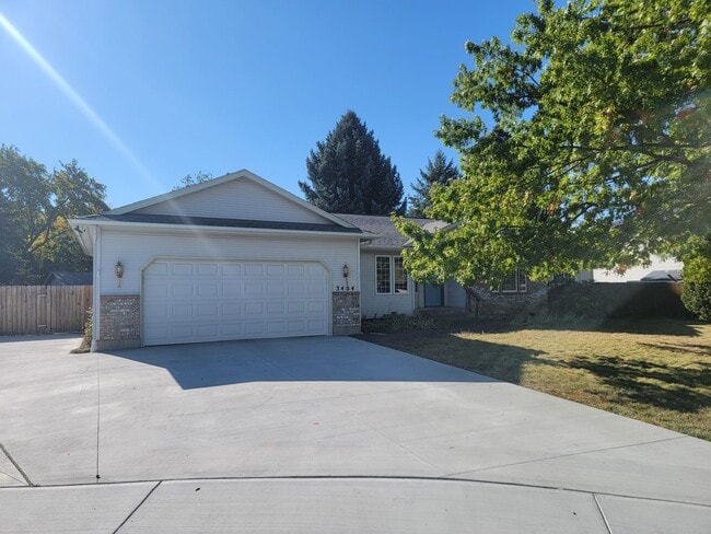 3404 E 58th Ct