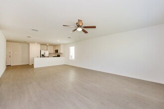 2205 La Vis Ln in Fort Worth, TX - Foto de edificio - Building Photo