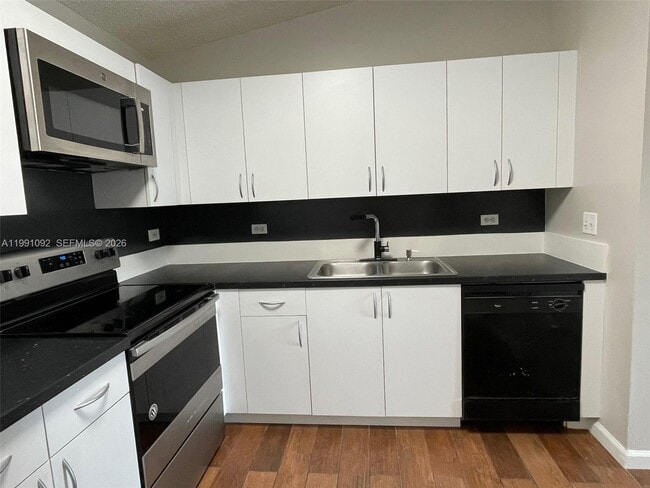 3650 N 56th Ave in Hollywood, FL - Building Photo - Building Photo