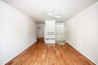 2255 Braeswood Park Dr in Houston, TX - Building Photo - Building Photo