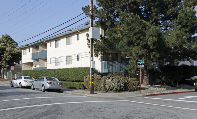 1101 Laguna Ave in Burlingame, CA - Foto de edificio - Building Photo