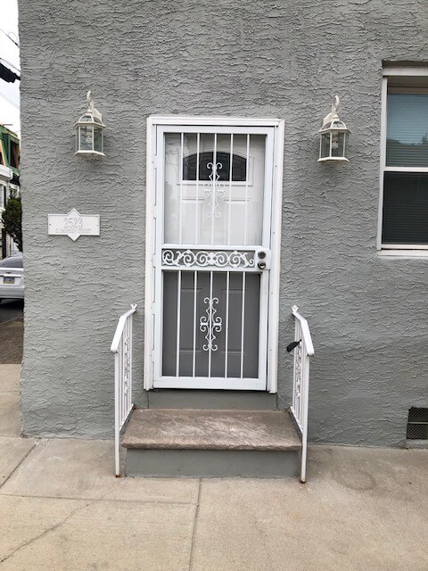 2500 E Dauphin St in Philadelphia, PA - Building Photo - Building Photo