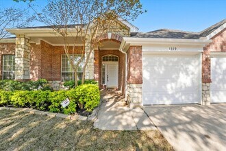 1319 Lakeridge Ln in Irving, TX - Building Photo - Building Photo