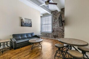 201 Magazine St in New Orleans, LA - Building Photo