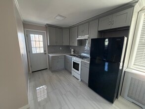 242 Glenhill Ave, Unit 3rd Floor in Yonkers, NY - Building Photo - Building Photo