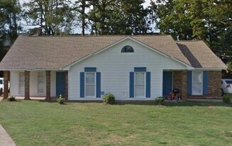 570 Pride Ave in Auburn, AL - Building Photo