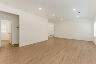 1731 Sahara Dr in Crosby, TX - Building Photo - Building Photo