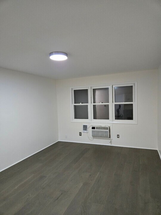 77 Juniper Rd in Bethel, CT - Building Photo