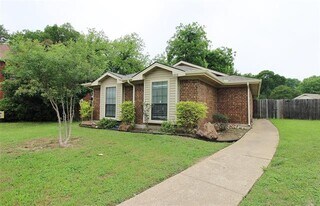 1103 Hemlock Ct in Desoto, TX - Building Photo