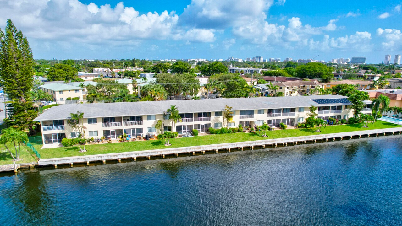 912 Pine Dr in Pompano Beach, FL - Building Photo
