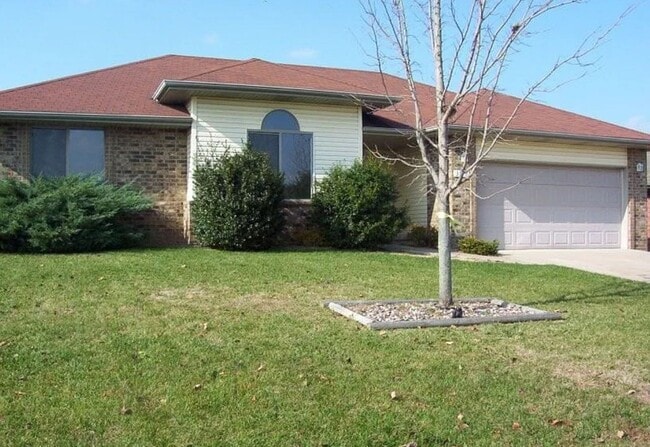 property at 3519 Leawood Ave