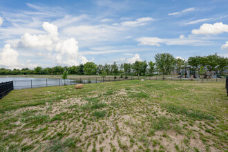 Meridian Homes at Sycamore Drive in McCordsville, IN - Foto de edificio - Building Photo