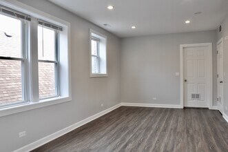 2711 N Marshfield Ave in Chicago, IL - Building Photo - Building Photo