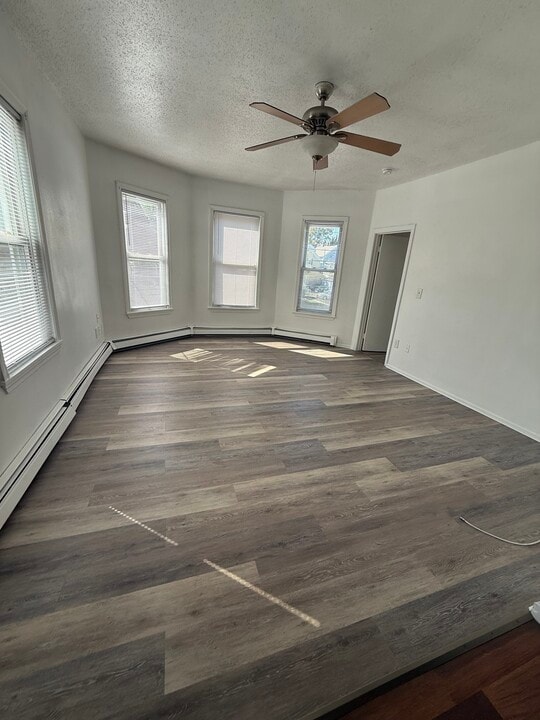 149 2nd Ave, Unit Second floor in Woonsocket, RI - Foto de edificio