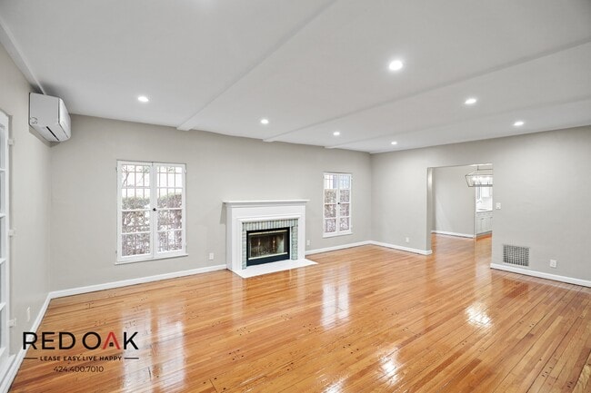 property at 206 S Martel Ave