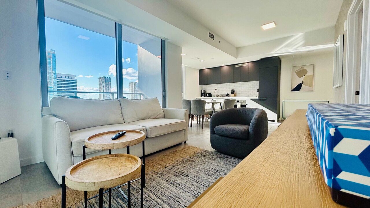 227 NE 2nd St in Miami, FL - Building Photo
