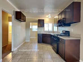 455 E 51st St in Long Beach, CA - Foto de edificio - Building Photo