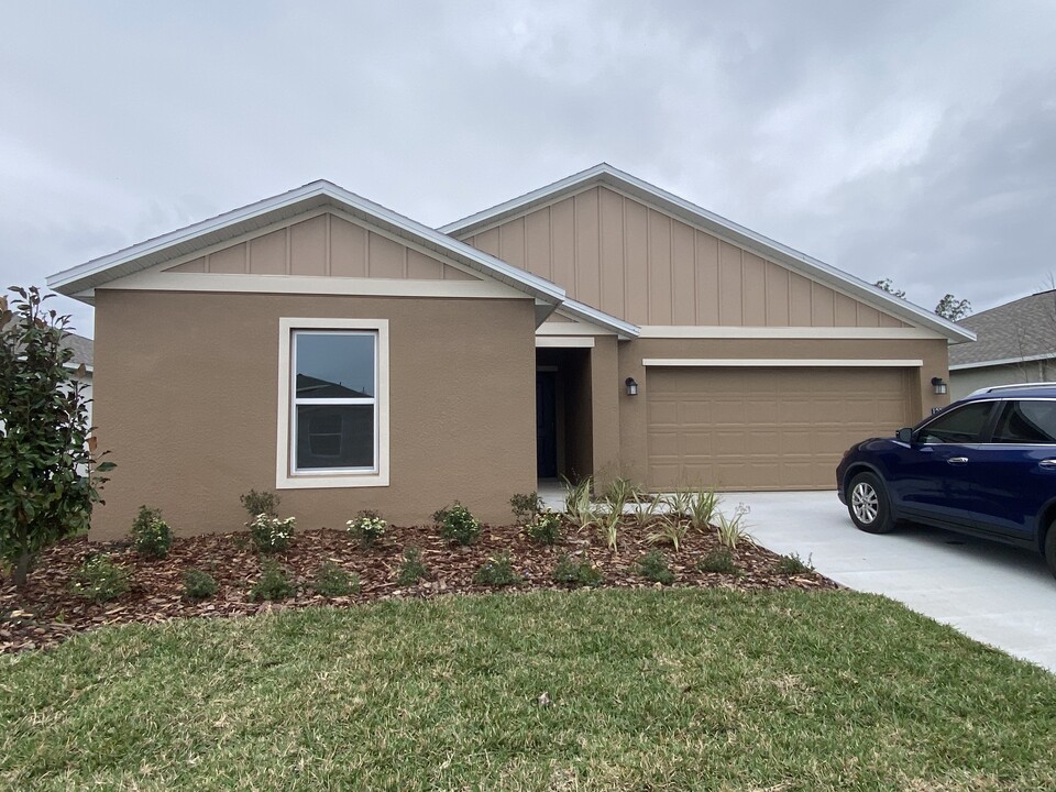 529 Champion Ridge Dr in Daytona Beach, FL - Building Photo