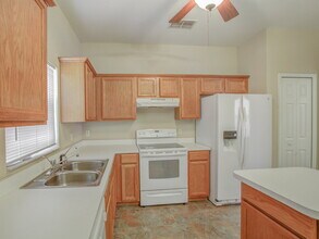 1760 Sparkling Water Cir in Ocoee, FL - Building Photo - Building Photo